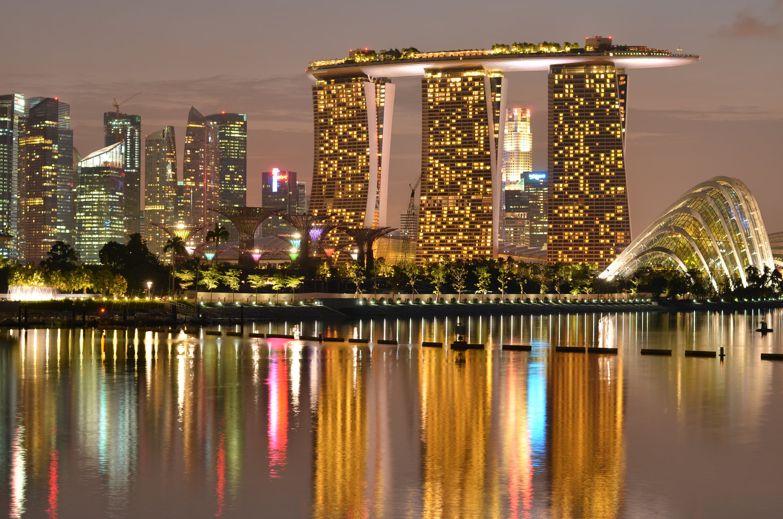 Singapore skyline featuring Marina Bay Sands and iconic landmarks - thriving hub for Agile and Scrum training with high adoption rates